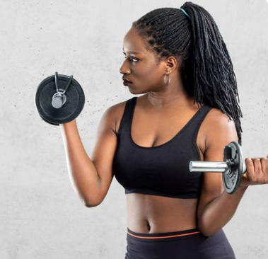 woman lifting weights 